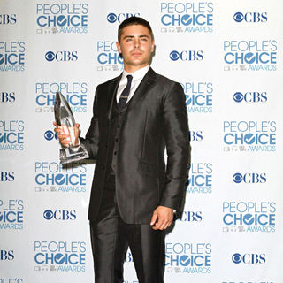 Zac Efron in 2011 People's Choice Awards - Press Room