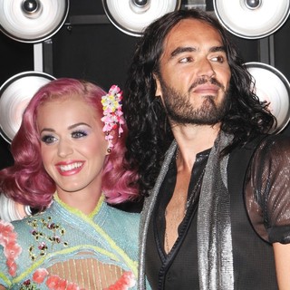 Katy Perry, Russell Brand in 2011 MTV Video Music Awards - Arrivals