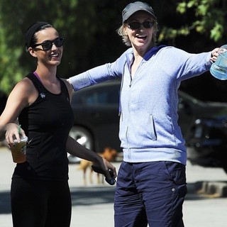 Katy Perry, Jane Lynch in Katy Perry Bumps Into Jane Lynch
