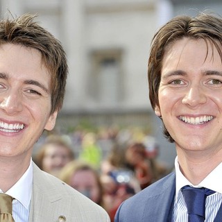 Oliver Phelps, James Phelps in Harry Potter and the Deathly Hallows Part II World Film Premiere - Arrivals