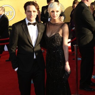 Vincent Piazza, Ashlee Simpson in The 18th Annual Screen Actors Guild Awards - Arrivals