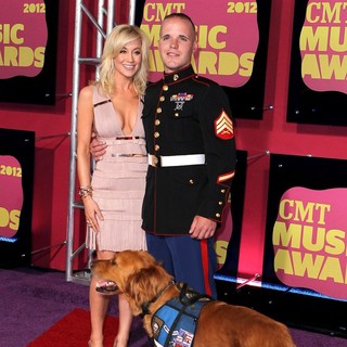 Kellie Pickler, Sgt. Sean DeBevoise in 2012 CMT Music Awards