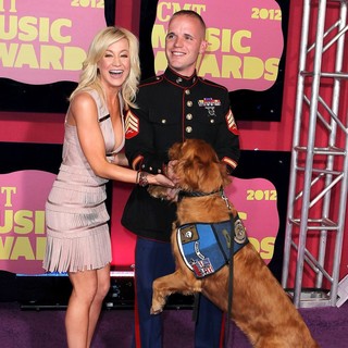 Kellie Pickler, Sgt. Sean DeBevoise in 2012 CMT Music Awards
