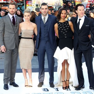 Benedict Cumberbatch in U.K. Premiere of Star Trek Into Darkness - Arrivals - pine-eve-quinto-saldana-cumberbatch-uk-premiere-star-trek-into-darkness-03
