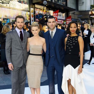 Alice Eve in U.K. Premiere of Star Trek Into Darkness - Arrivals - pine-eve-quinto-saldana-uk-premiere-star-trek-into-darkness-02