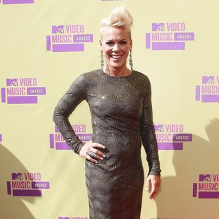 Pink in 2012 MTV Video Music Awards - Arrivals