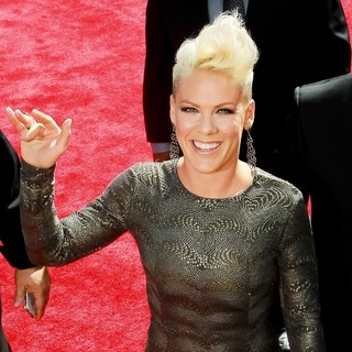 Pink in 2012 MTV Video Music Awards - Arrivals