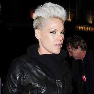 Pink Arrives Back at Her Hotel - pink-arrives-back-at-her-hotel-02