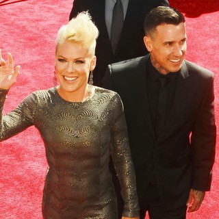 Pink, Carey Hart in 2012 MTV Video Music Awards - Arrivals