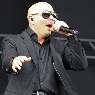 Pitbull in Barclaycard Wireless Festival 2012 - Day 3 - pitbull-barclaycard-wireless-festival-2012-day-3-09