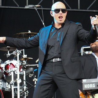 Pitbull in Barclaycard Wireless Festival 2012 - Day 3 - pitbull-barclaycard-wireless-festival-2012-day-3-13