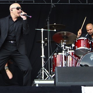 Pitbull in Barclaycard Wireless Festival 2012 - Day 3 - pitbull-barclaycard-wireless-festival-2012-day-3-14