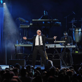 Pitbull in The Y100 Jingle Ball 2011 - pitbull-performing-live-y100-jingle-ball-2011-06