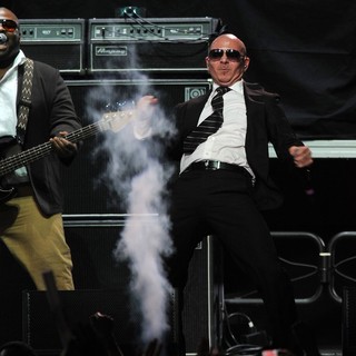 Pitbull in The Y100 Jingle Ball 2011 - pitbull-performing-live-y100-jingle-ball-2011-09