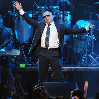 Pitbull in The Y100 Jingle Ball 2011 - pitbull-performing-live-y100-jingle-ball-2011-12