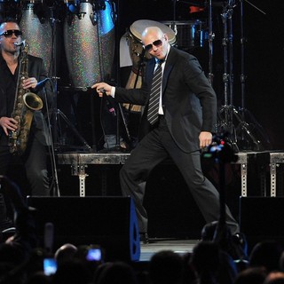 Pitbull in The Y100 Jingle Ball 2011 - pitbull-performing-live-y100-jingle-ball-2011-14