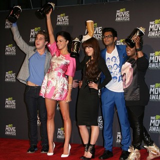 Ester Dean in 2013 MTV Movie Awards - Press Room - platt-knapp-lee-ambudkar-dean-2013-mtv-movie-awards-press-room-02