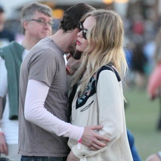 Kate Bosworth in Celebrities at The 2012 Coachella Valley Music and Arts Festival - Day 2 - polish-bosworth-2012-coachella-day-2-05