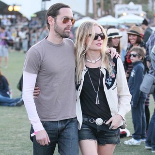 Kate Bosworth in Celebrities at The 2012 Coachella Valley Music and Arts Festival - Day 2 - polish-bosworth-2012-coachella-day-2-09