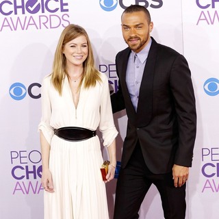 Ellen Pompeo in People's Choice Awards 2013 - Red Carpet Arrivals - pompeo-williams-people-s-choice-awards-2013-02