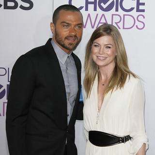 Jesse Williams, Ellen Pompeo in People's Choice Awards 2013 - Red Carpet Arrivals
