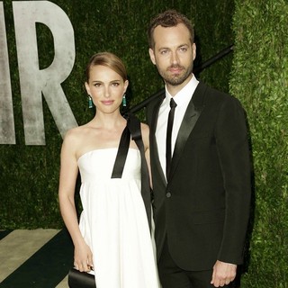 Natalie Portman, Benjamin Millepied in 2013 Vanity Fair Oscar Party - Arrivals
