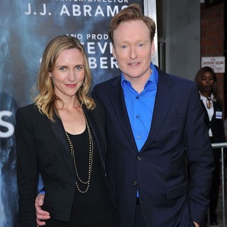 Liza Powel, Conan O'Brien in Los Angeles Premiere of Super 8