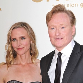 Liza Powel, Conan O'Brien in The 63rd Primetime Emmy Awards - Arrivals