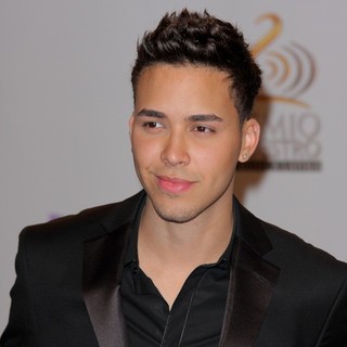 Prince Royce in Premio Lo Nuestro a La Musica Latina - Arrivals - prince-royce-premio-lo-nuestro-a-la-musica-latina-01