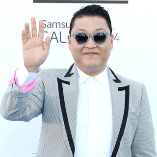 PSY in 2013 Billboard Music Awards - Arrivals - psy-2013-billboard-music-awards-01