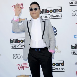 PSY in 2013 Billboard Music Awards - Arrivals - psy-2013-billboard-music-awards-03