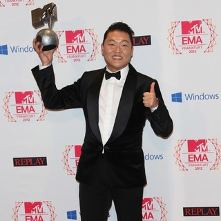 PSY in The MTV EMA's 2012 - Press Room