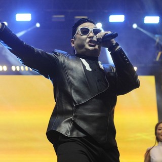 PSY in PSY Performs His Gangnam Style Dance Live