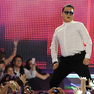 PSY in 2013 MuchMusic Video Awards - Show - psy-today-2013-muchmusic-video-awards-show-06