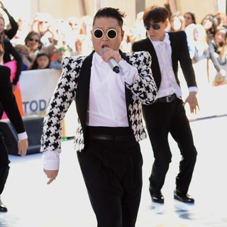PSY Performing Live as Part of NBC's Today Show Concert Series - psy-today-show-concert-series-02