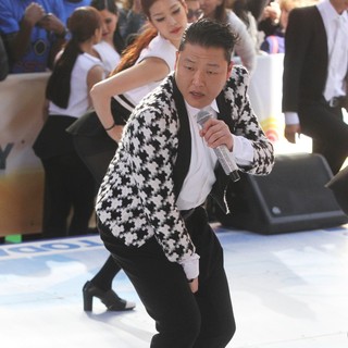 PSY Performing Live as Part of NBC's Today Show Concert Series - psy-today-show-concert-series-49