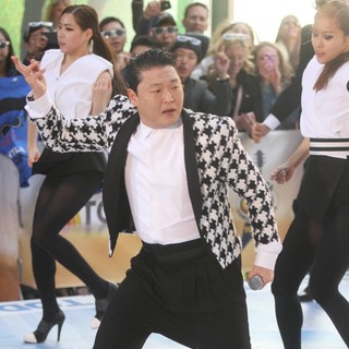 PSY Performing Live as Part of NBC's Today Show Concert Series - psy-today-show-concert-series-50