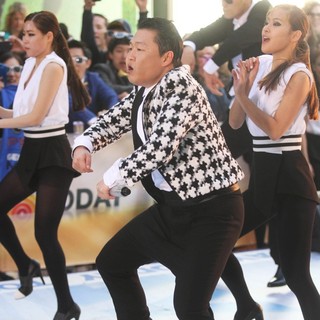 PSY Performing Live as Part of NBC's Today Show Concert Series - psy-today-show-concert-series-51