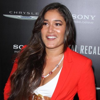 Q'Orianka Kilcher in Los Angeles Premiere of Total Recall - q-orianka-kilcher-premiere-total-recall-01