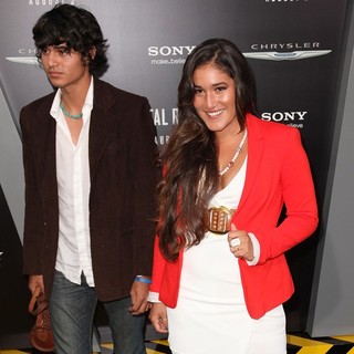 Q'Orianka Kilcher in Los Angeles Premiere of Total Recall - q-orianka-kilcher-premiere-total-recall-04