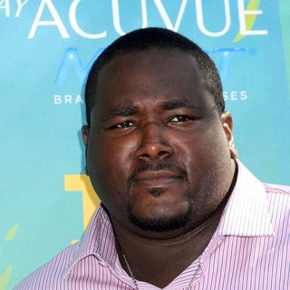 Quinton Aaron in 2011 Teen Choice Awards - quinton-aaron-2011-teen-choice-awards-01