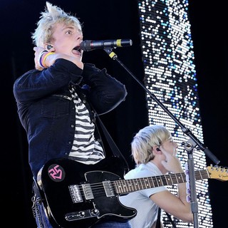 Ross Lynch, Riker Lynch, R5 in R5 Perform for The Family Channel's Big Ticket Summer Concert