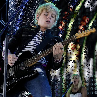 R5 Perform for The Family Channel's Big Ticket Summer Concert - r5-family-channel-s-big-ticket-summer-concert-08