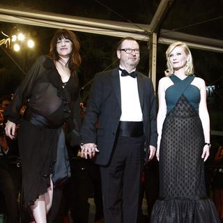 Charlotte Gainsbourg, Lars von Trier, Kirsten Dunst in 2011 Cannes International Film Festival - Day 8 - Melancholia - Premiere