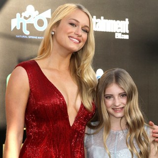 Willow Shields in Los Angeles Premiere of The Hunger Games - Arrivals - rambin-shields-premiere-the-hunger-games-01