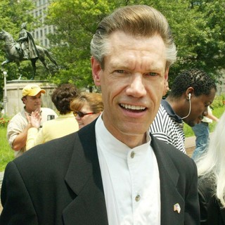 Randy Travis in An America Stands Behind Israel Rally