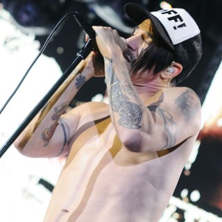 Anthony Kiedis, Red Hot Chili Peppers in The Red Hot Chili Peppers Performing at The LG Arena