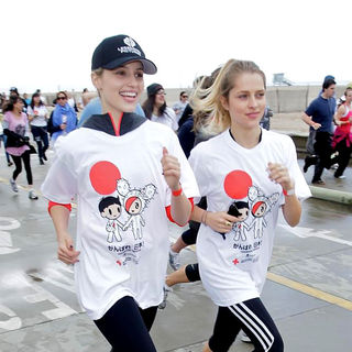 Dianna Agron, Teresa Palmer in Celebrities Participate in 'Relief Run' Along Santa Monica Beach