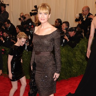 Renee Zellweger in PUNK: Chaos to Couture Costume Institute Gala - renee-zellweger-chaos-to-couture-costume-institute-gala-02