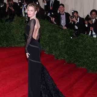 Renee Zellweger in Schiaparelli and Prada Impossible Conversations Costume Institute Gala